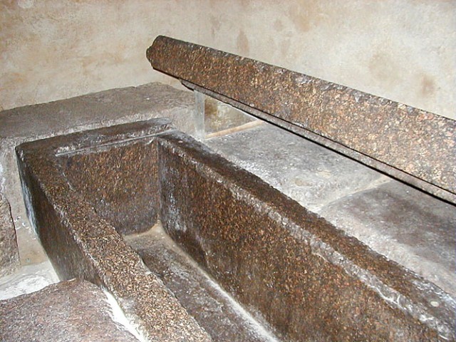 саркофаг із граніту