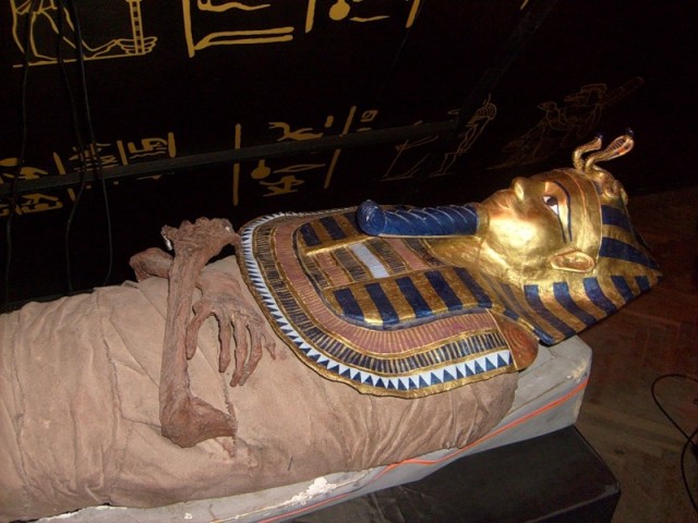 Золотая маска Тутанхамона