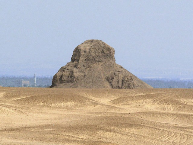 пирамиды в Хаваре 